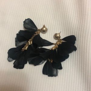 Ettika earrings black and gold with feathers